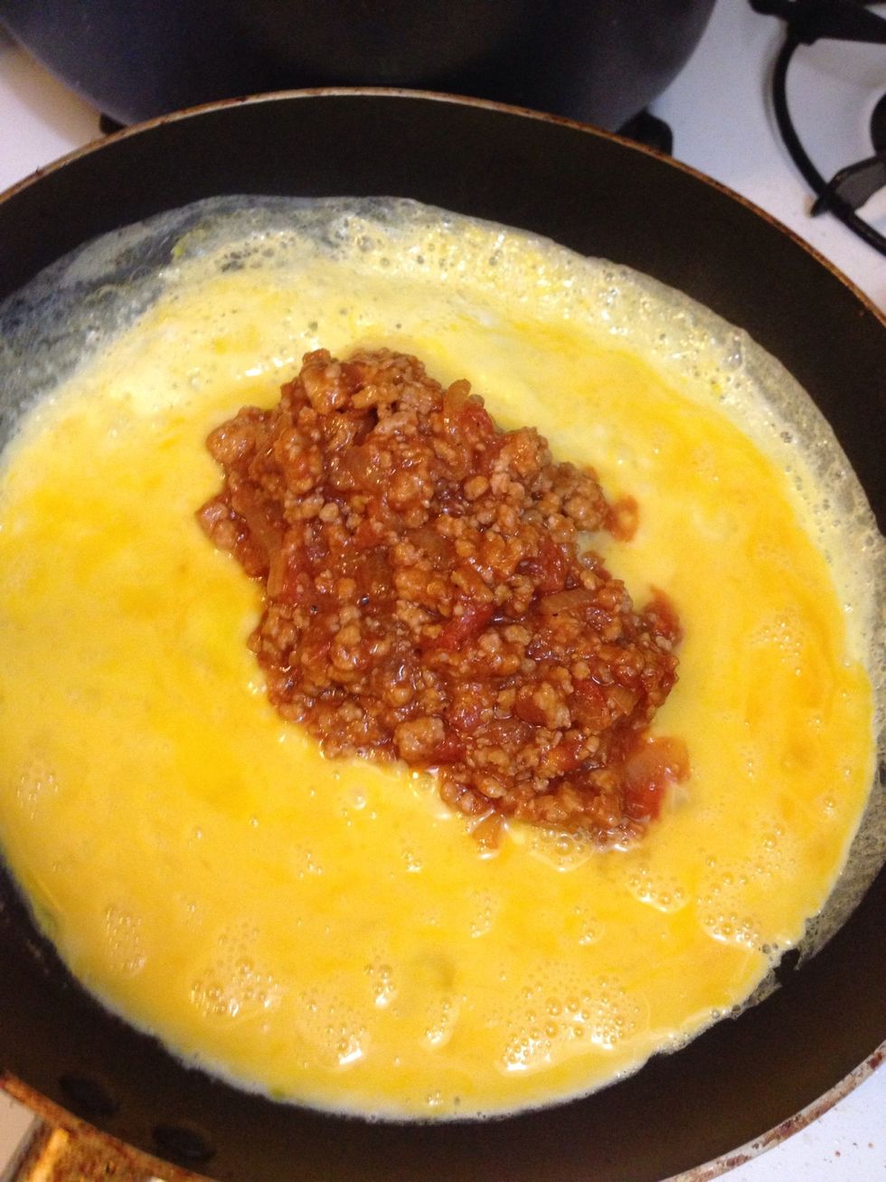 Pour the egg to the pan and add the meat mixture on the middle.