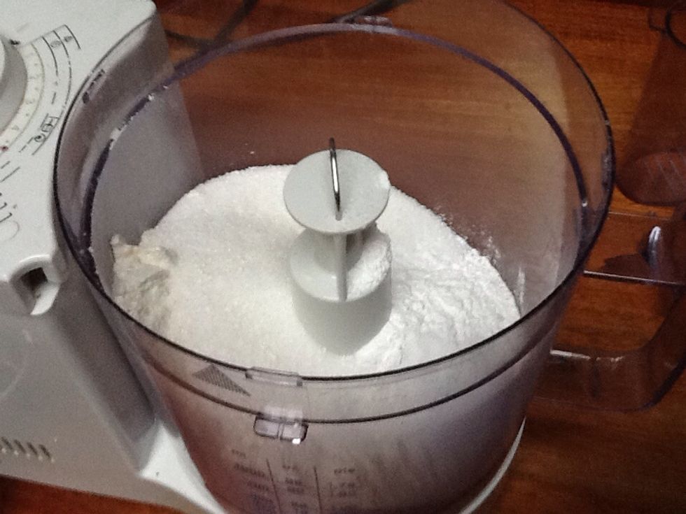 Pour the flour, sugar,cloudberry salt and the vanilla sugar into a food processor