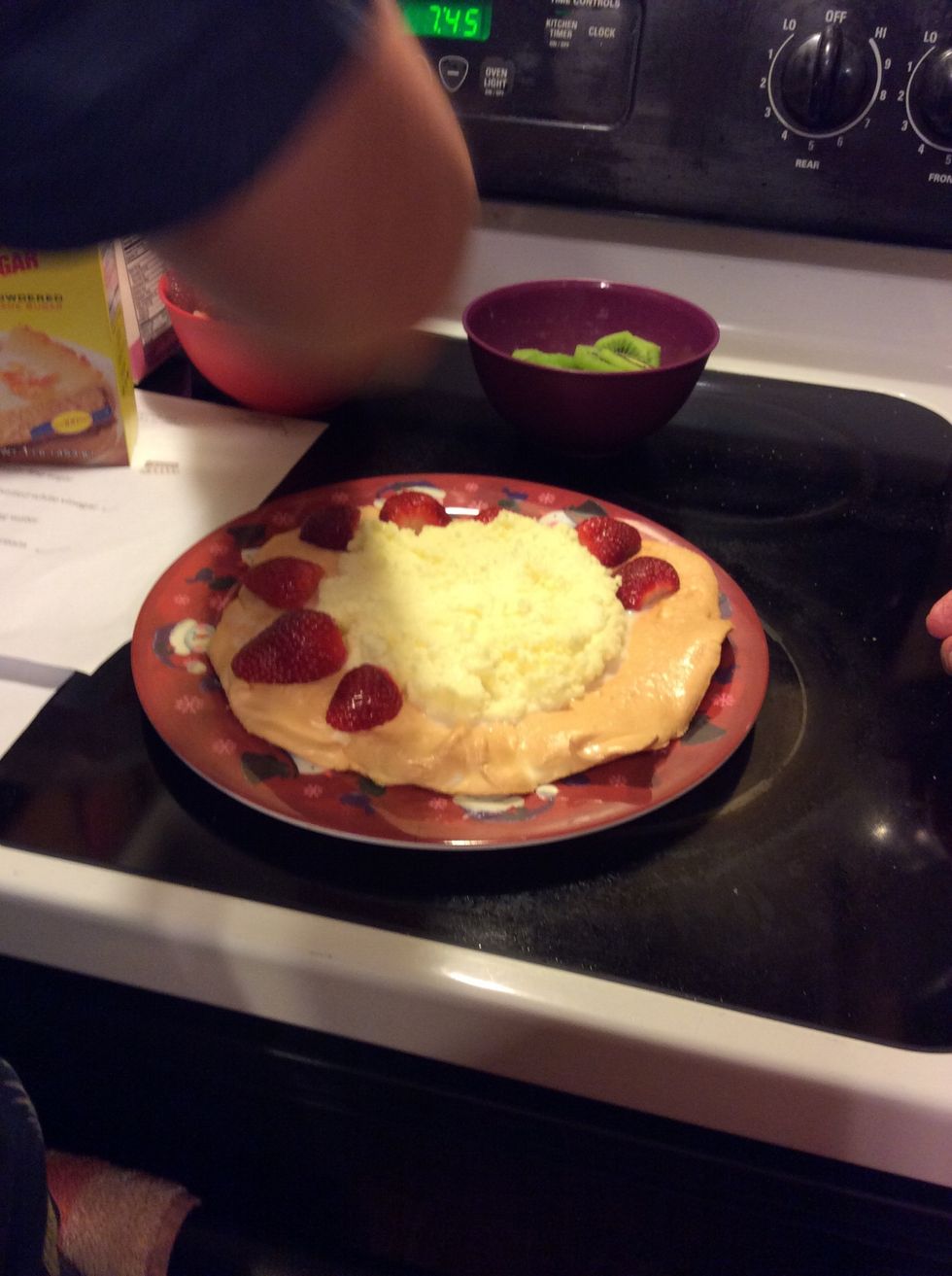 Pour the icing in the middle and start to decorate