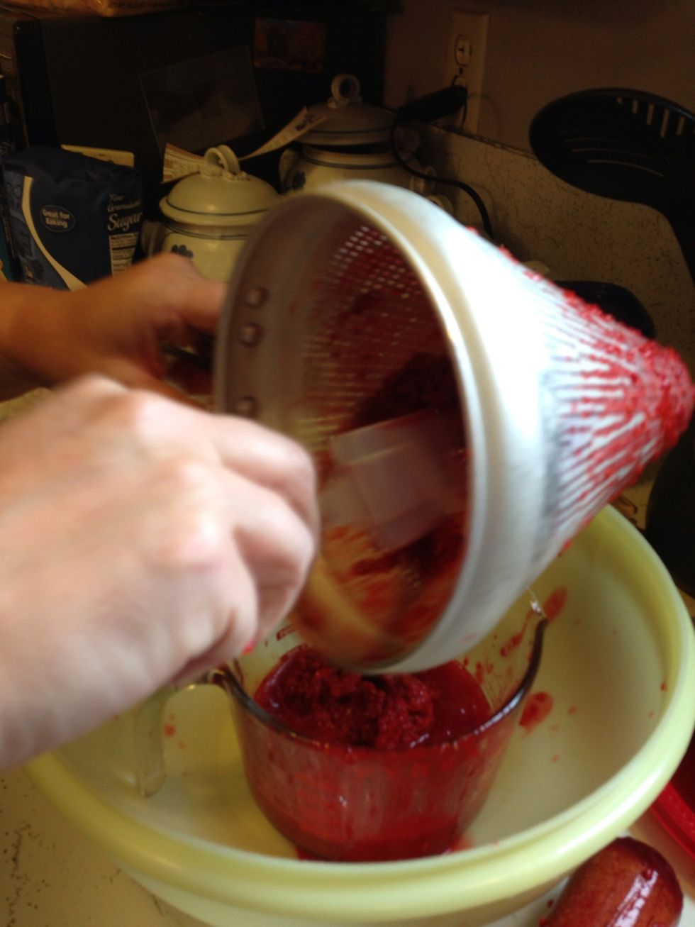 Pour the mashed fruit into the measuring cup.