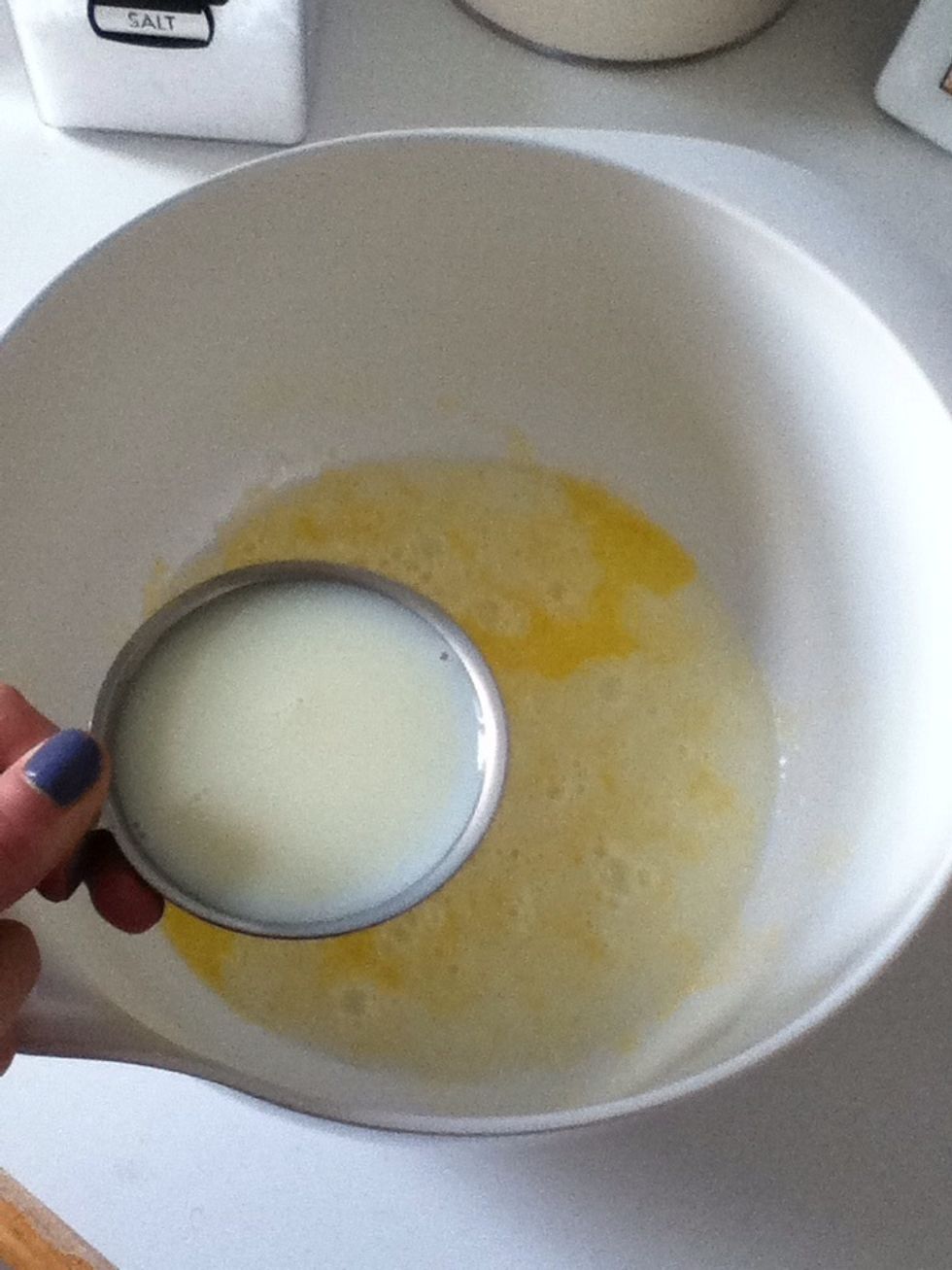 Pour the melted butter into a big mixing ball and add 400 milliliter milk (4dl Milk)