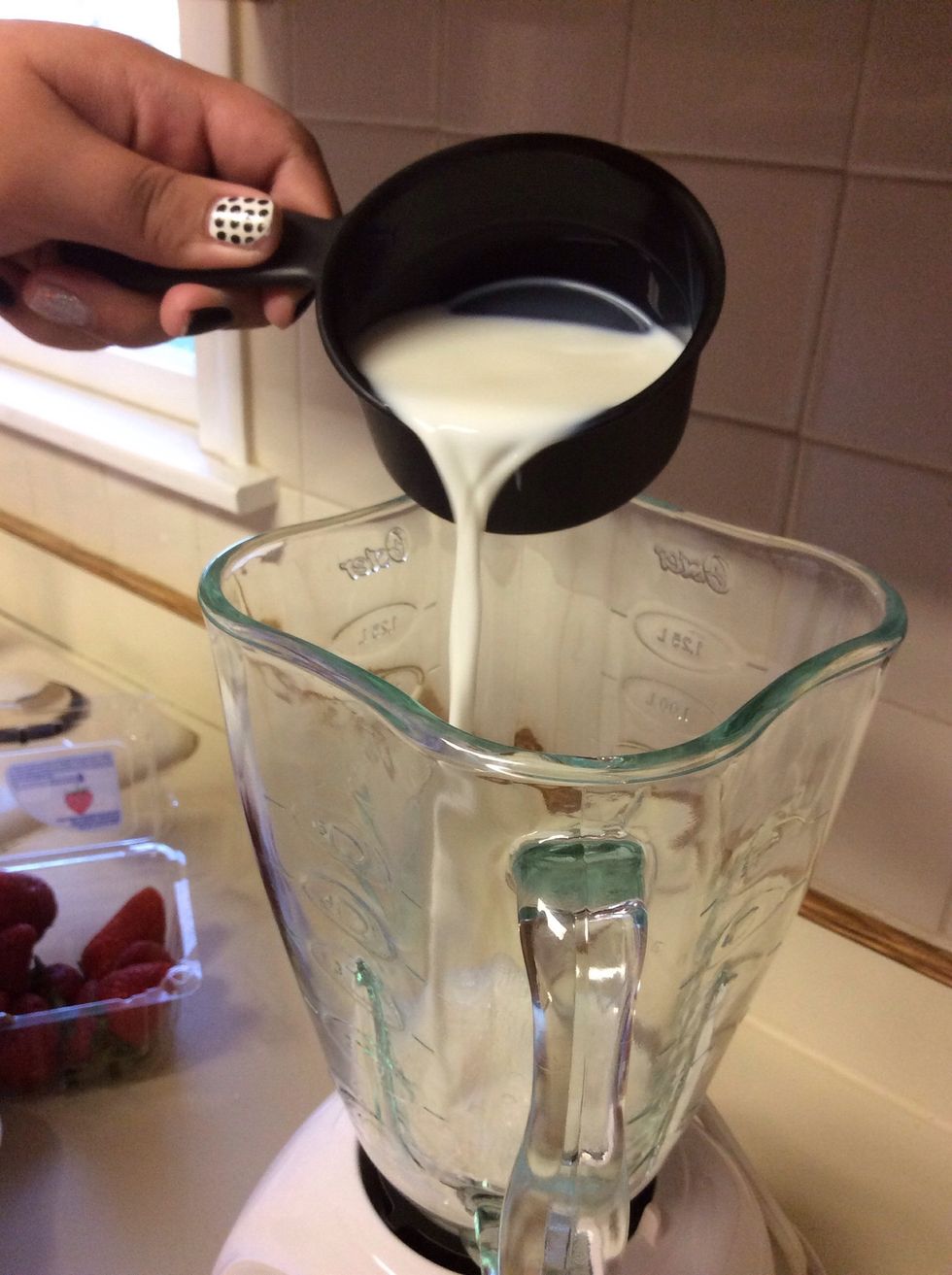 Pour the milk into the blender.