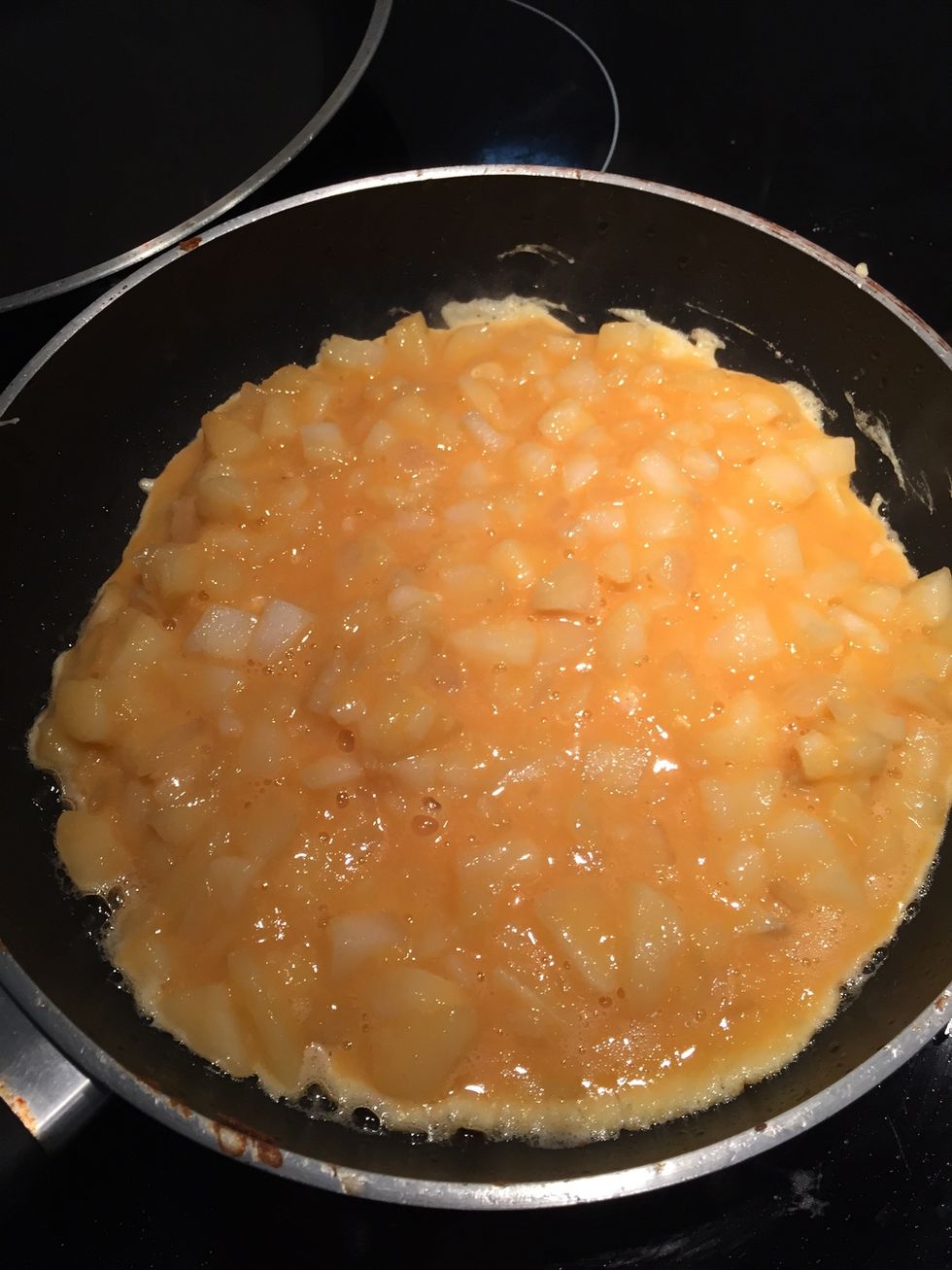 Pour the mix in the pan - we will let it cook until the bottom is ready (one minute more less)