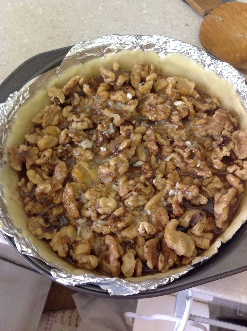 Pour the mixture into the pan after adding the walnuts. Put it in the oven for about 35~40 min!(170*C)