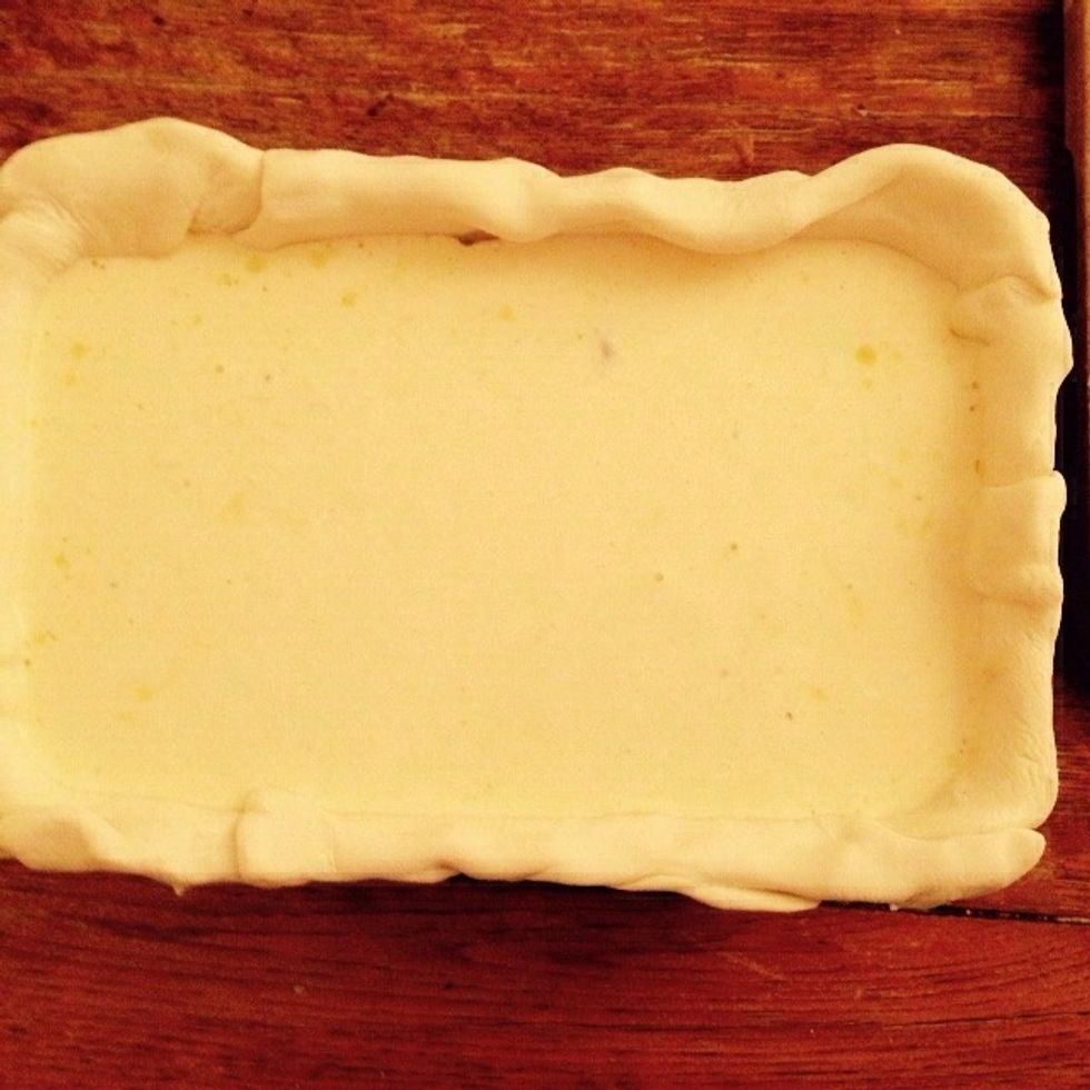 Pour the remaining cream and eggs mix on top. Bake for about 20-30min in a 200C preheated oven, until it start browning on top