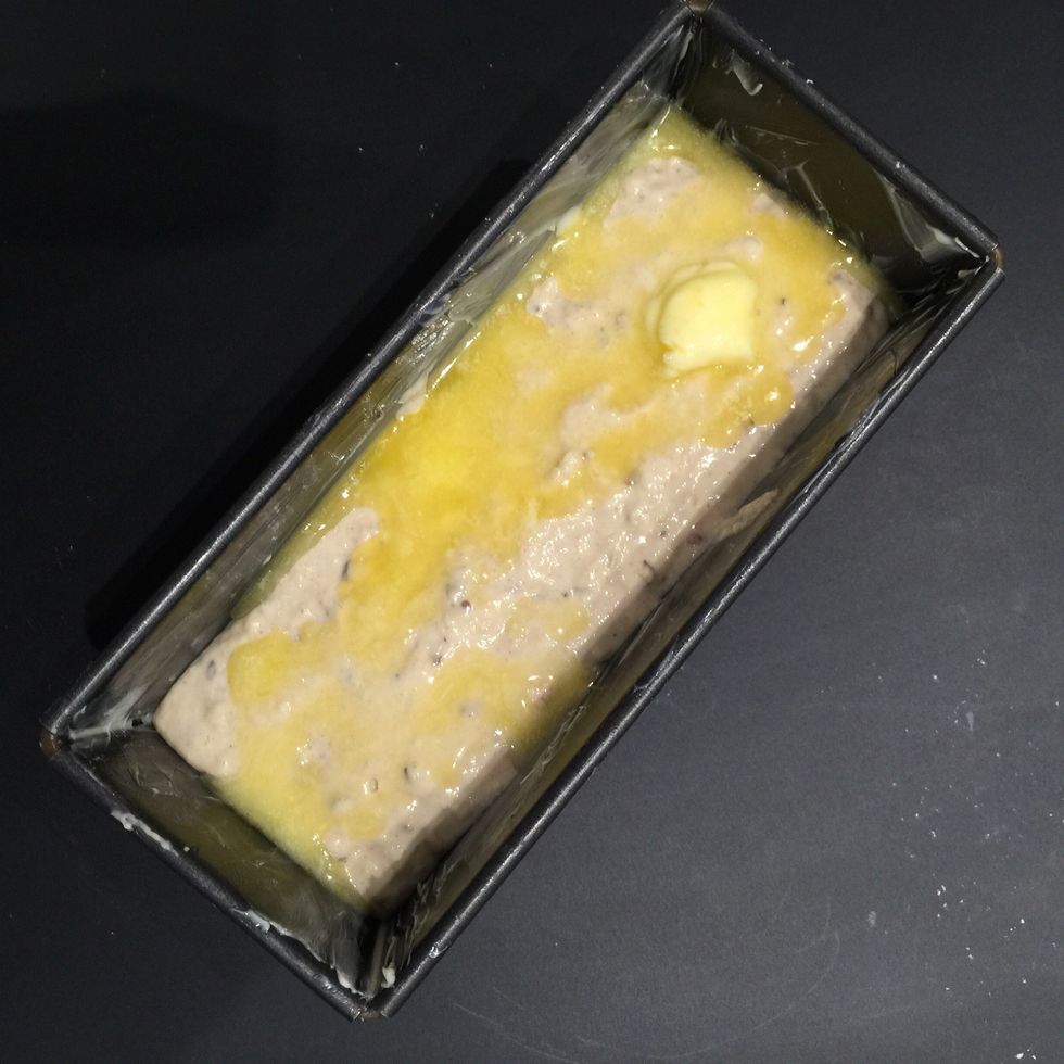 Pour the rest of the butter. Bake 45 mins in a preheated oven 190C