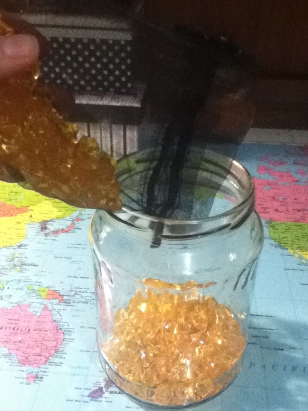 Pour the rocks on the jar