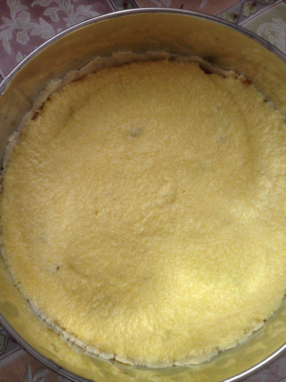 Pour the second dough and spread evenly