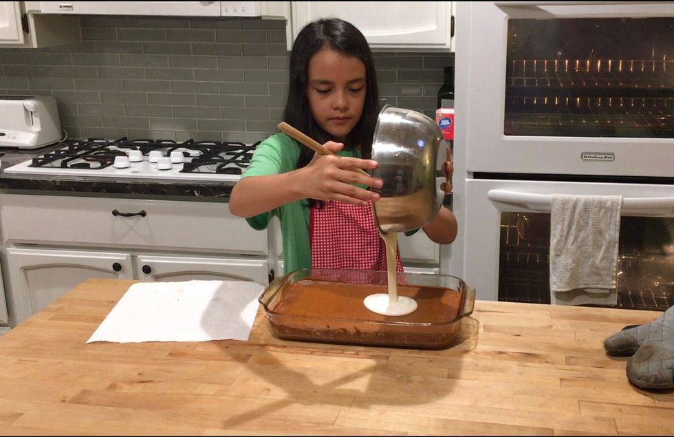 Pour the sour cream topping in like the pumpkin filling.