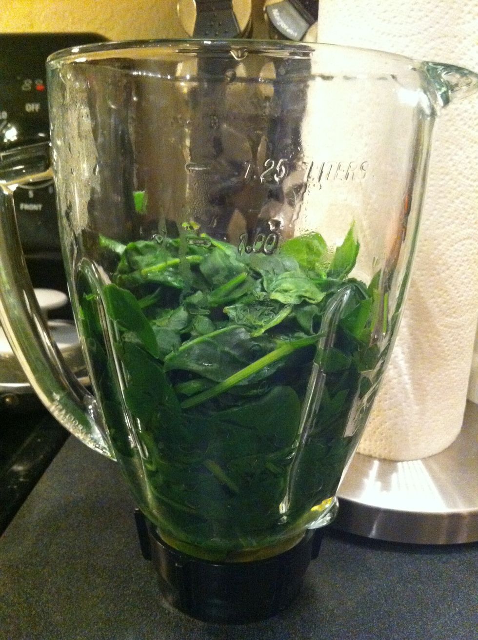 Pour the steamed spinach into the blender