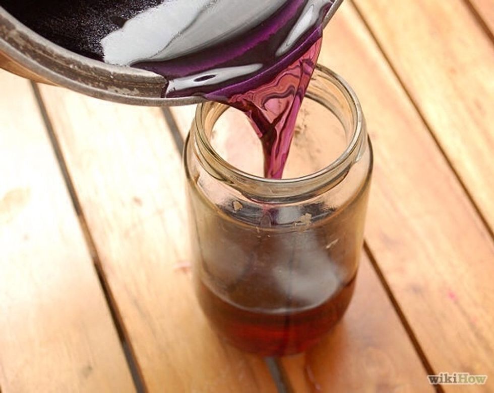 Pour the sugary syrup solution into the glass until it is about 1 inch from the top.