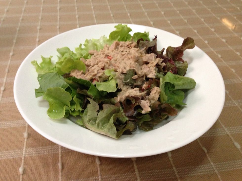 Pour the tuna sauce on the vegetables' dish.