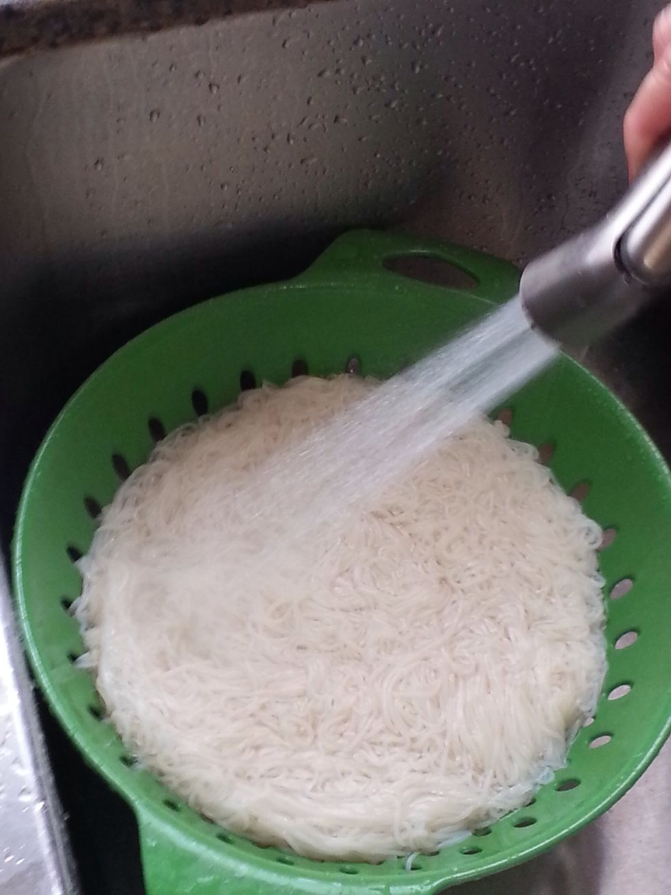 Pour the vermicelli noodles in a colander and rinse with cold water.