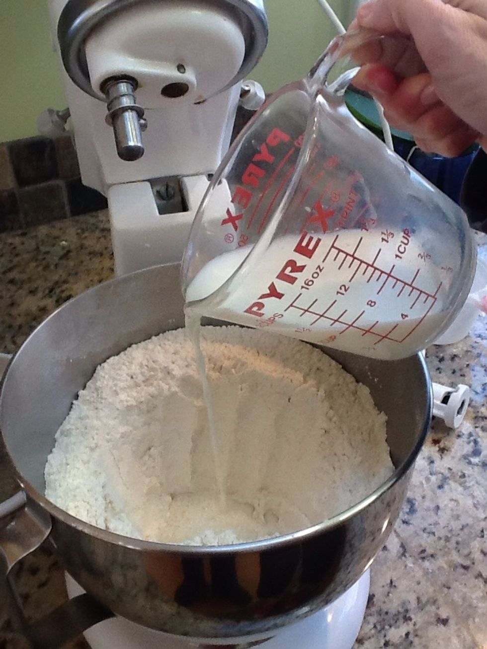 Pour the warm milk in the middle