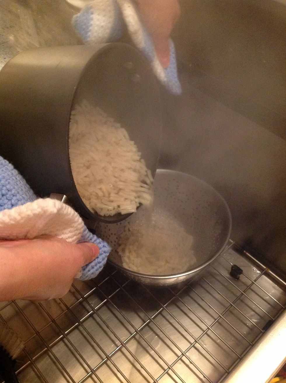 Pour the water and the noodles into a strainer.