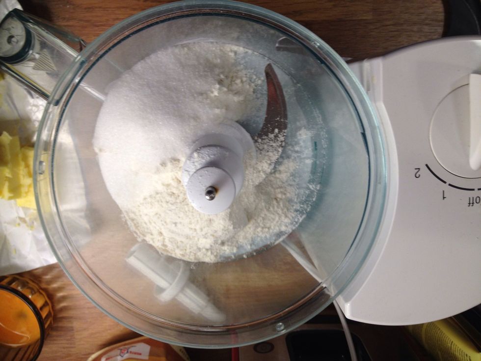 Pour the wheat flour and the sugar into the food processor. Of course you can also do it by hand, but it takes patience (that I don't have).