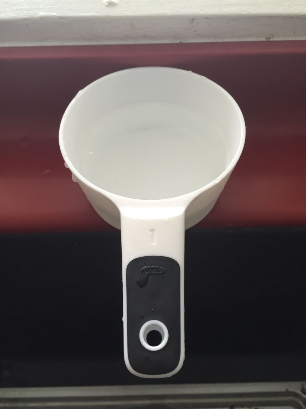 Pour \u00bd cup cold water