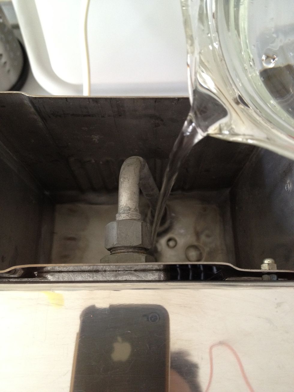 Pour water into quick mill