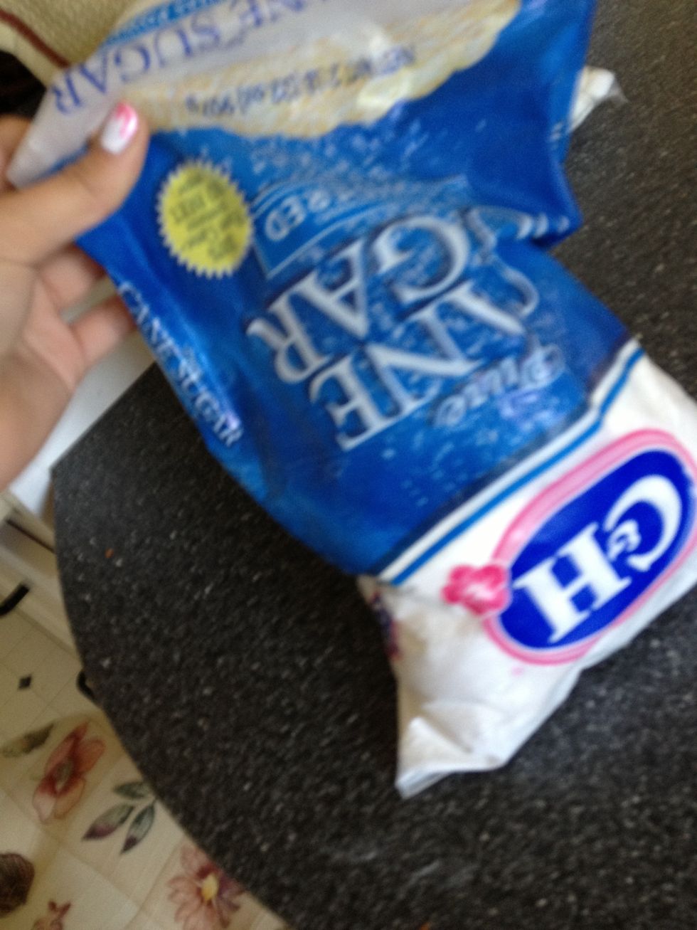 Powdered sugar! A lot!