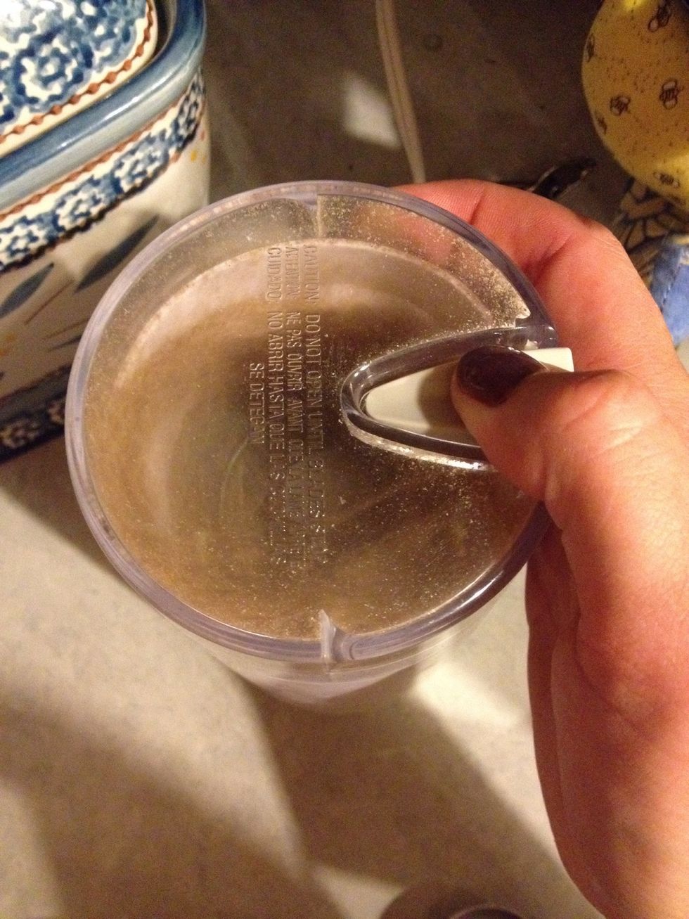 Pre-ground flax seed also has a tendency to oxidize or spoil before you can use the entire package. Booooo!!! Griiiiind!