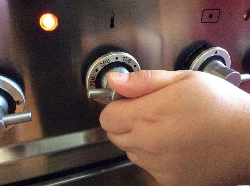 Pre-heat oven on 160 degrees Celsius