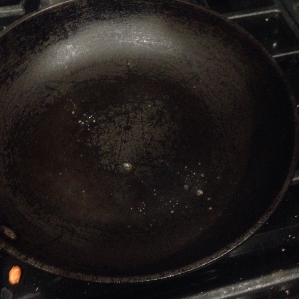 Pre-heat the skillet. And do not use a non-stick pan .. Bc the naan won't stick to it and we don't want that lol When the skillet is hot enough, sprinkle some water and back the bread