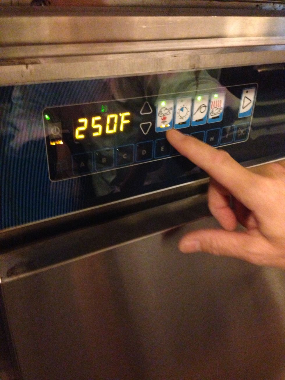 Preheat Alto-Shaam Cook & Hold to 250F (121C)degrees.