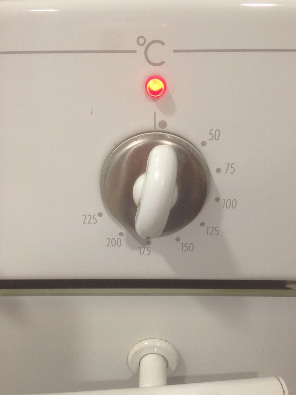 Preheat oven to 176C/350F.