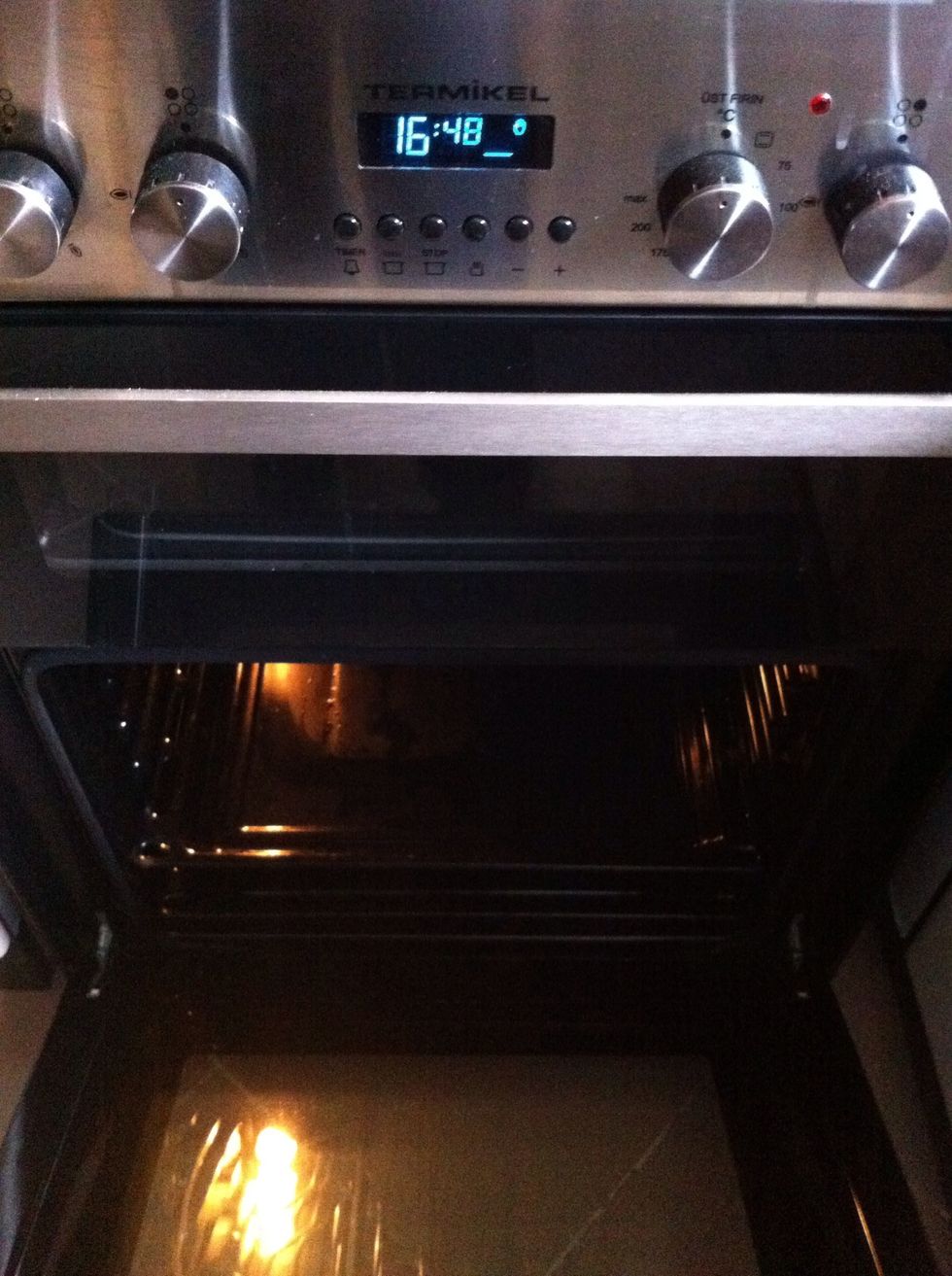 Preheat oven to 180 centi.