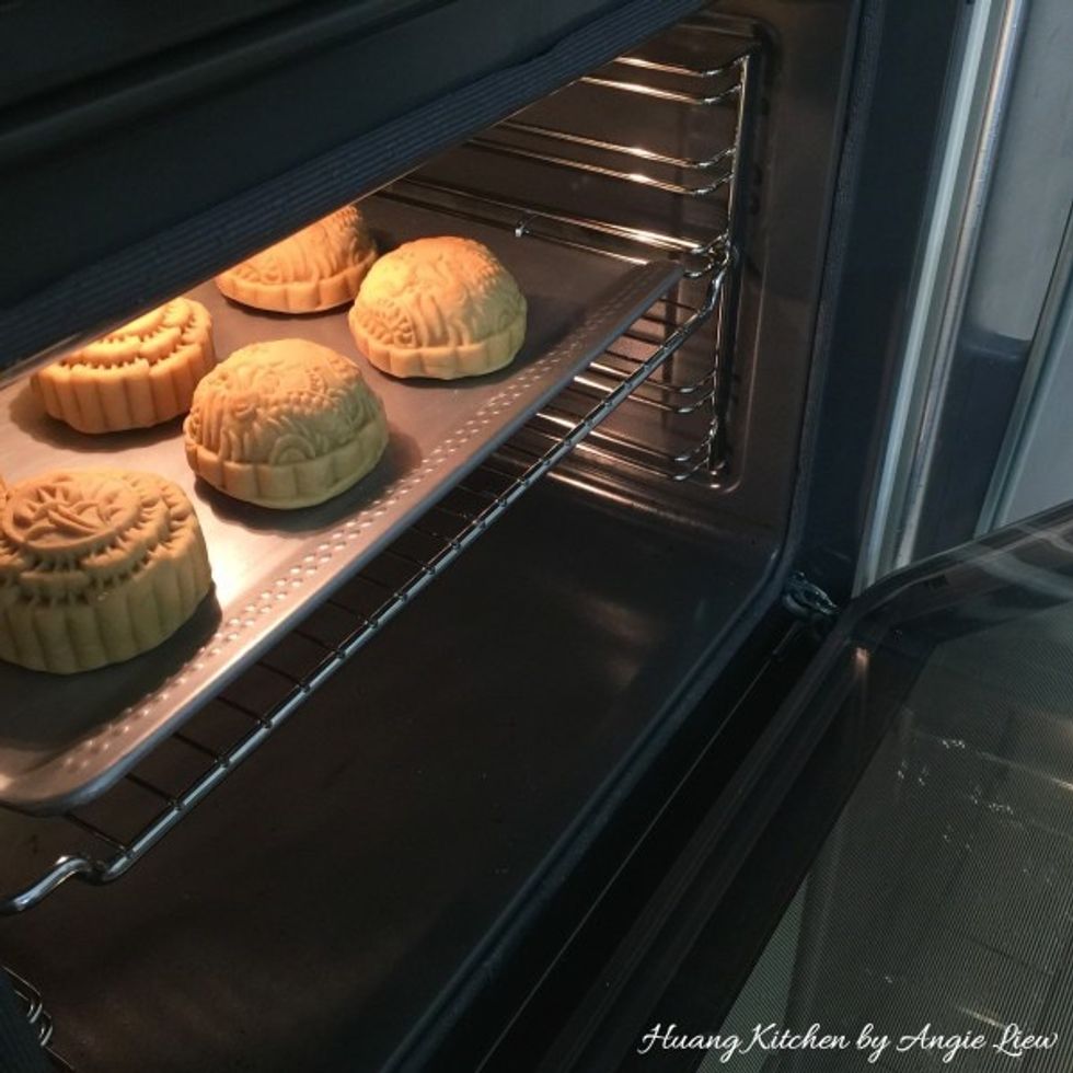 Preheat oven to 200 degree C. Place the mooncakes in the preheated oven to bake for 10 minutes.