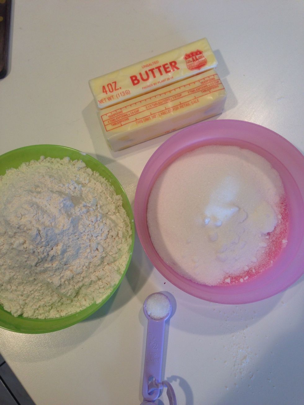 Preheat oven to 350 degrees and line 2 cookie sheets with parchment paper. Set aside.