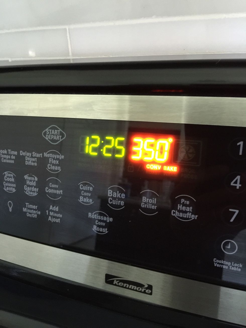 Preheat oven to 350F (175C).
