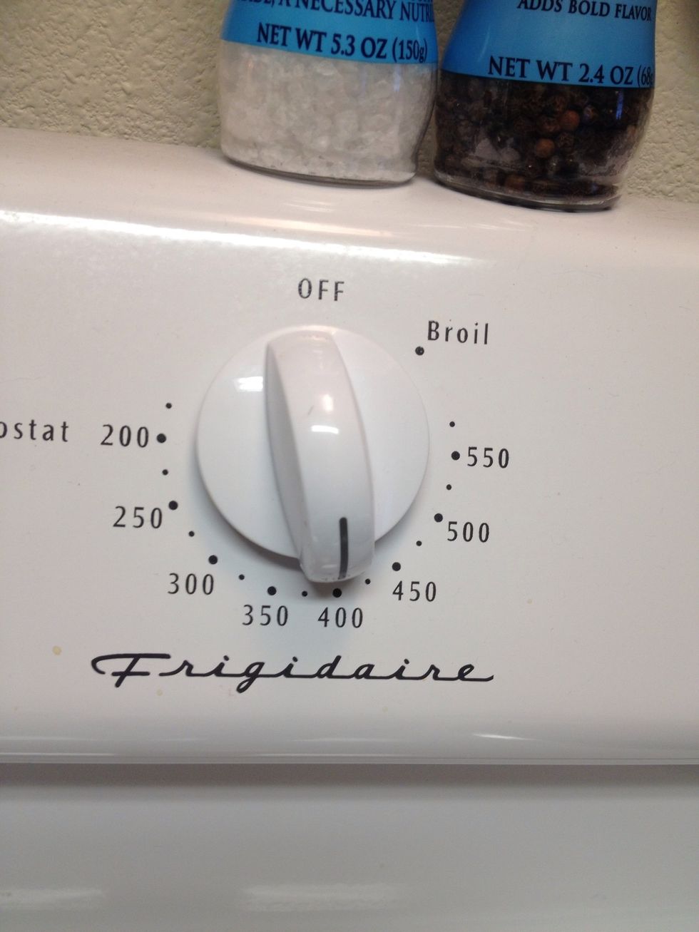 Preheat oven to 400 degrees (200 Celsius)