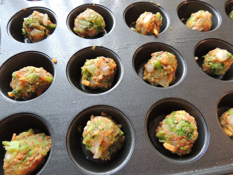 Preheat oven to 400 degrees. Combine all ingredients and mix well. Optional but suggested: Add 2 tsp sriracha or hot sauce of choice. Chill in refrigerator 15-20 minutes.