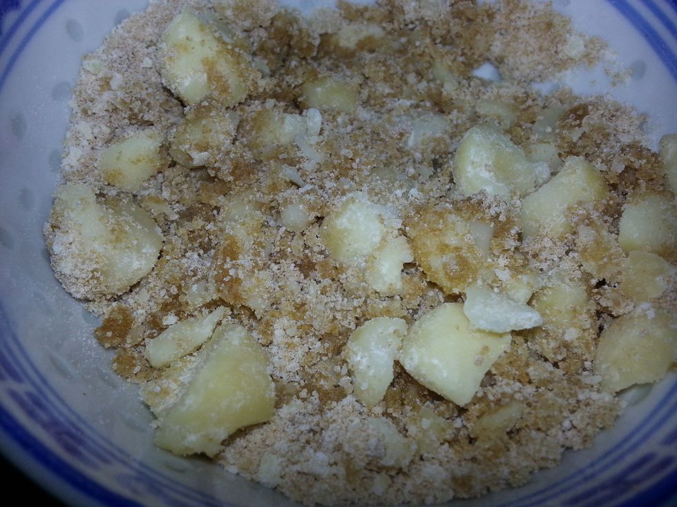 Preheat the oven at 180C. Coat a 12-cup muffin pan with cooking spray.Now to make the streusel.