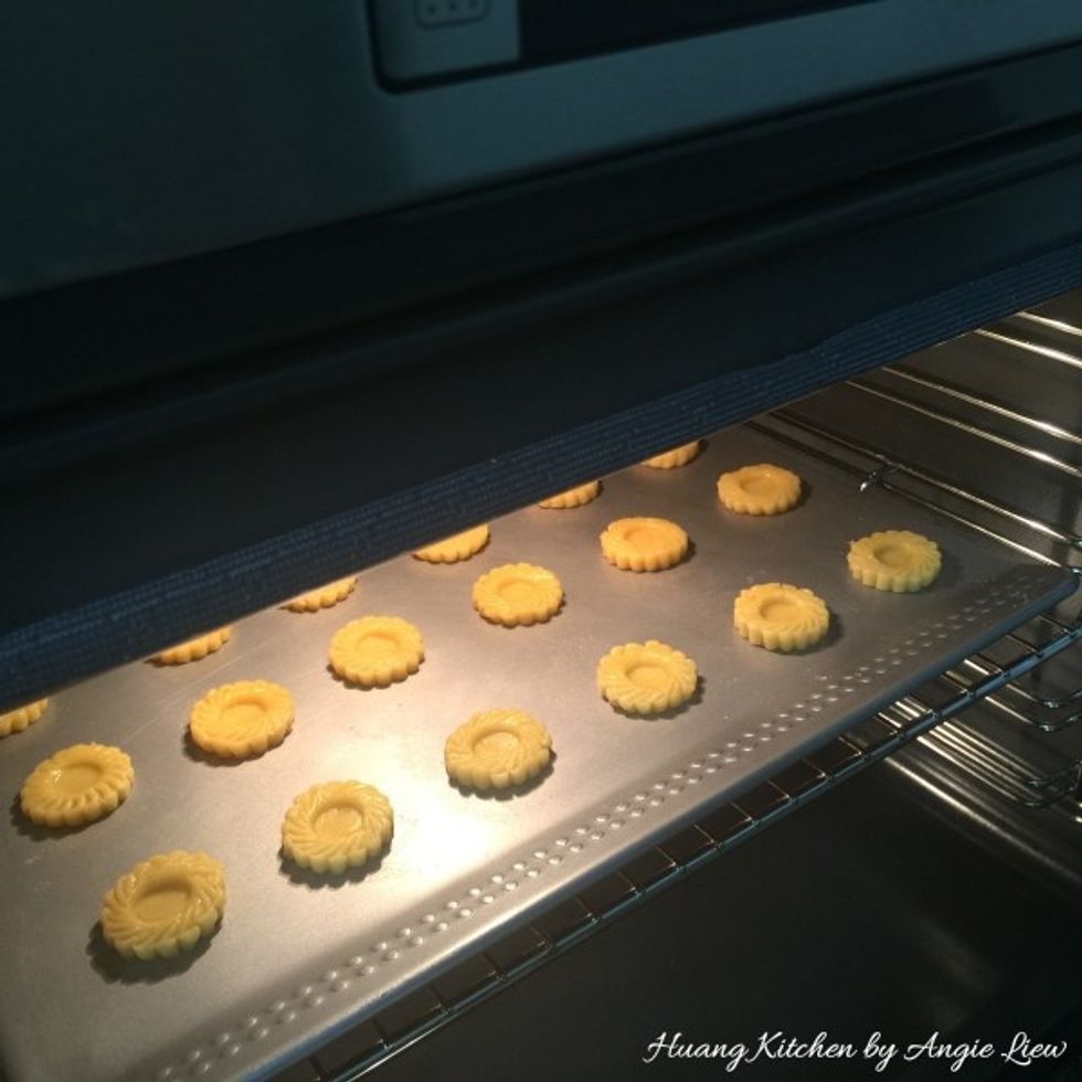 Preheat the oven to 175 degree C. Then baked the tart shells in the preheated oven for 10 minutes.