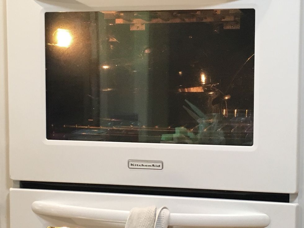 Preheat the oven to 325f and the prob temperature 185f For a nine pound turkey, we cook two to three hours