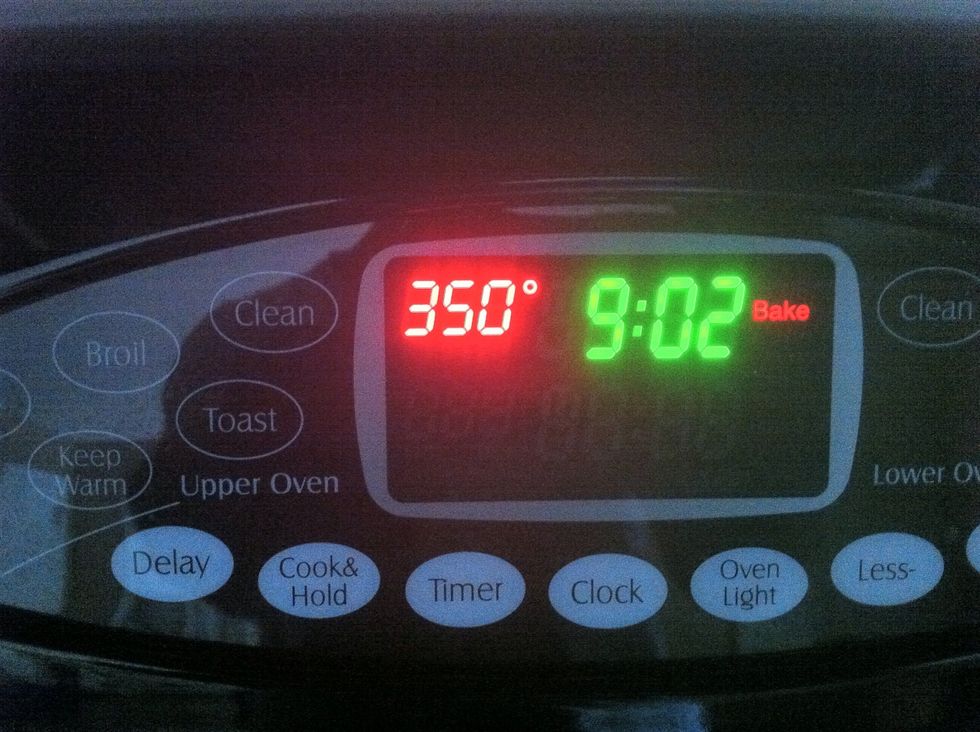 Preheat the oven to 350f/176c