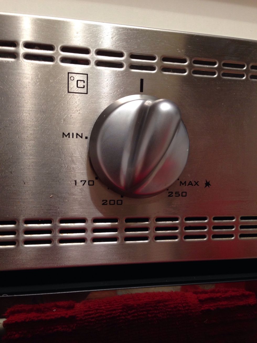 Preheat the oven to 400 F (200 C)
