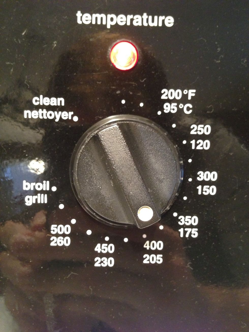 Preheat the oven to 400\u00b0f/200\u00b0c.
