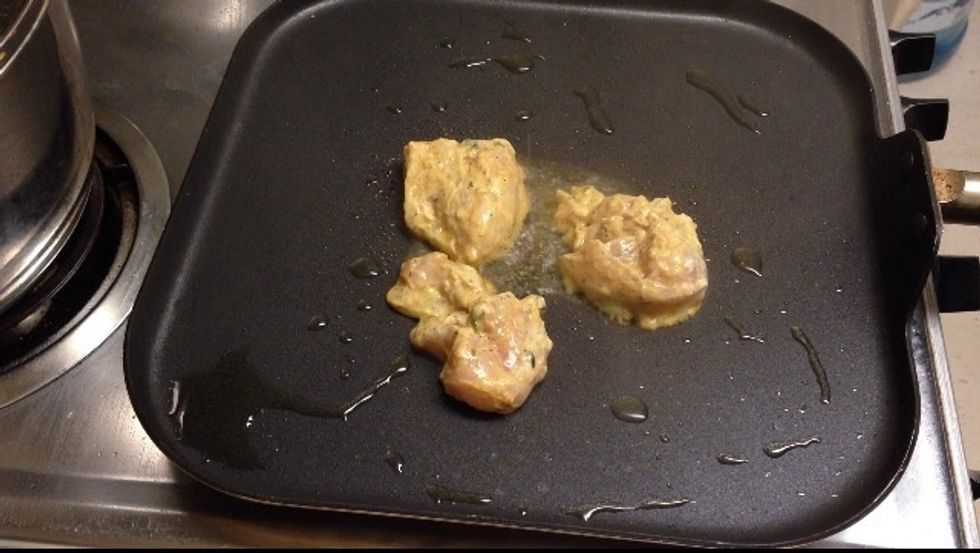 Preheat the skillet over a high heat , drizzle some oil and add chicken