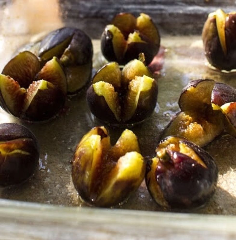 Preheat your oven to 400 degrees. Wash and dry the figs.Cut a small X in the tip of each fig and squeeze them a bit at the bottom to open them slightly.Place them in an ovenproof baking dish.