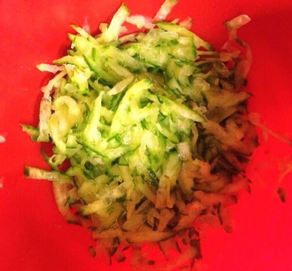 ..prep the raita. I often make it with cucumber but it also works without. Grate the cucumber.
