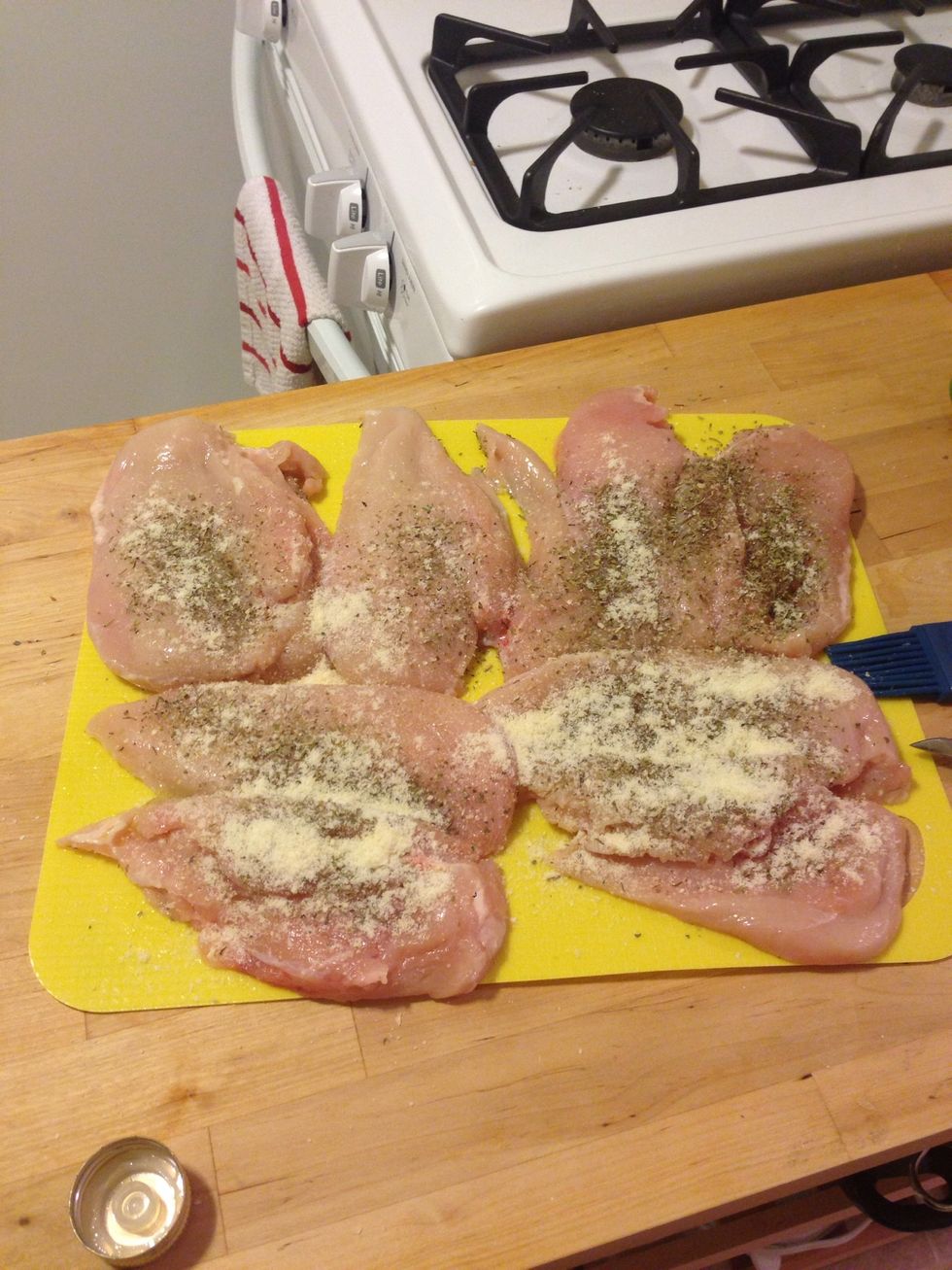 Prep your chicken. I put 1tsp olive oil and then 1tsp garlic salt, 1tsp Parmesan cheese and 1 tsp of Italian seasoning on each breast. (I have more than 2, but the others are leftovers.)