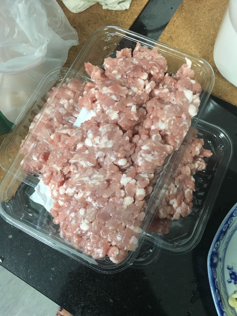 Prep your minced meat. In this case, I'm using minced pork!