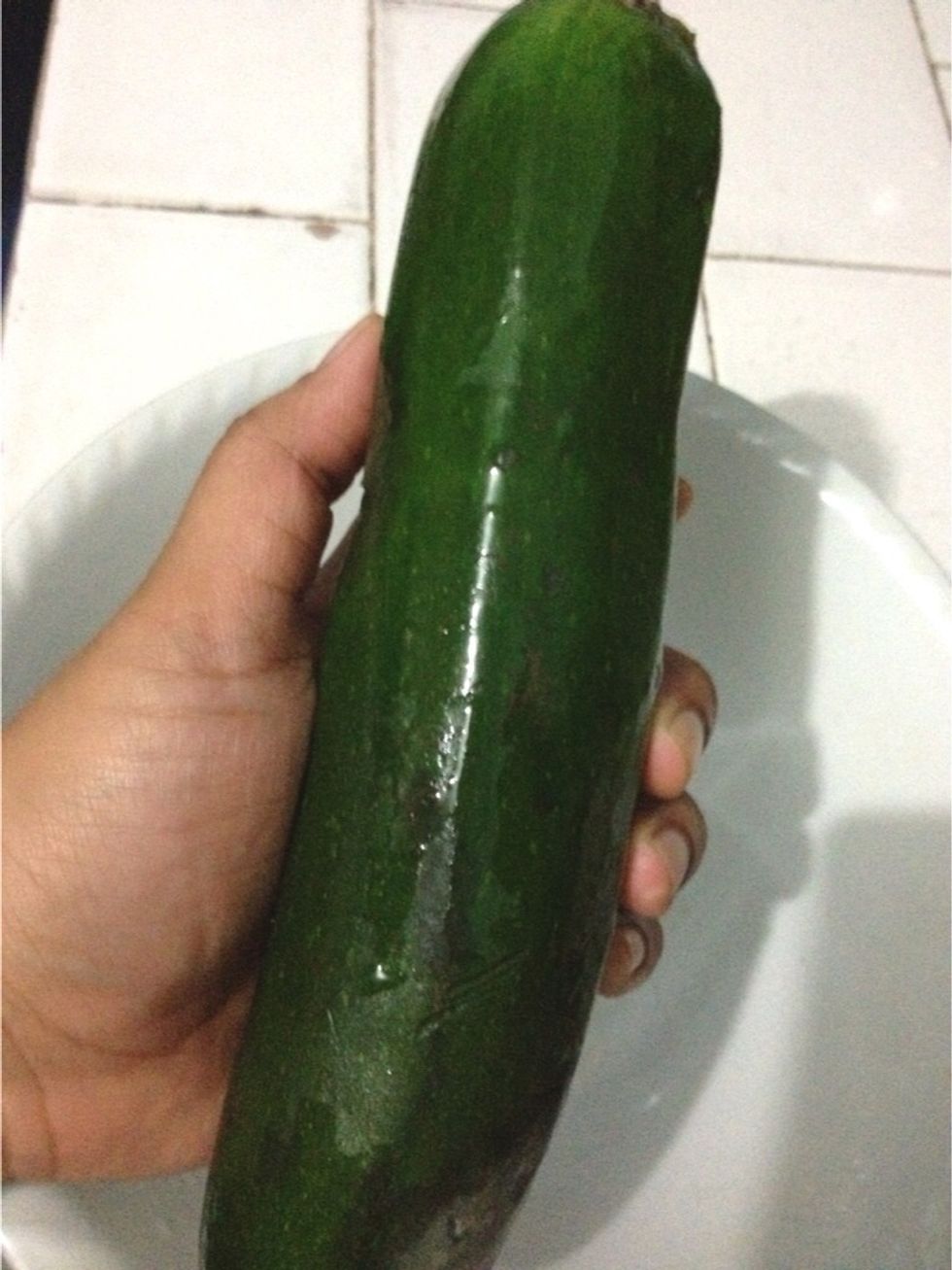 Prepare 1-2 zucchini medium sized. Wash, dont peel and grate