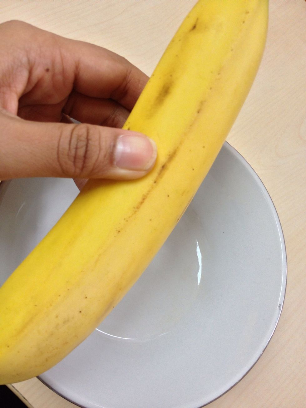 Prepare 1 big banana