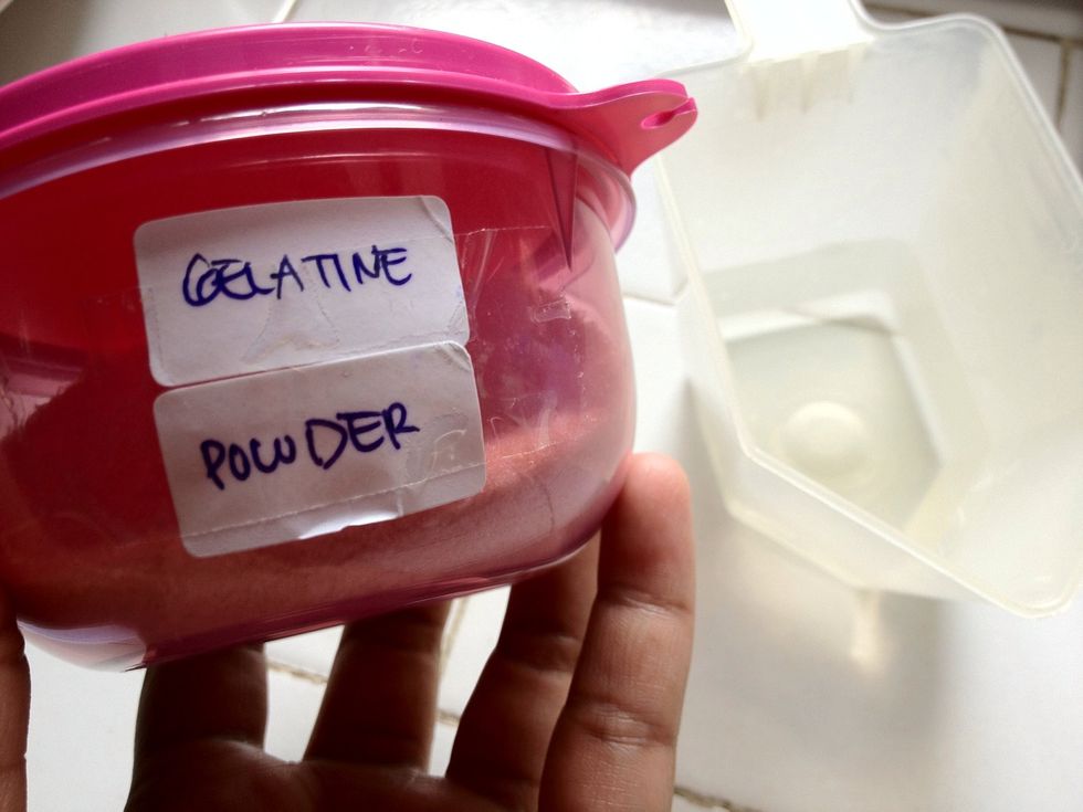 Prepare 1 tbsp of powder gelatin (unflavor) and 1/4 cup of boiling water