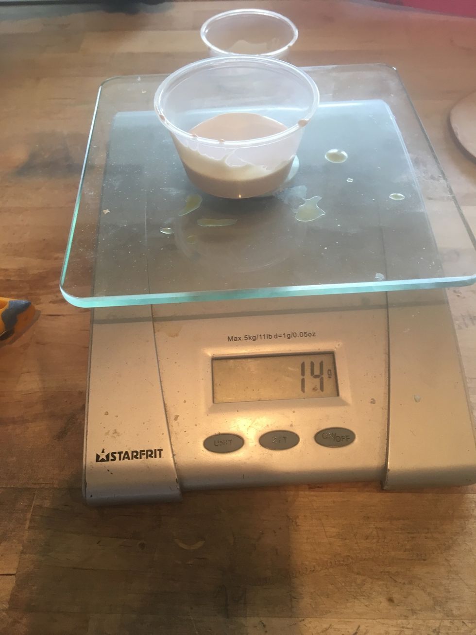 Prepare 12 containers of glue.