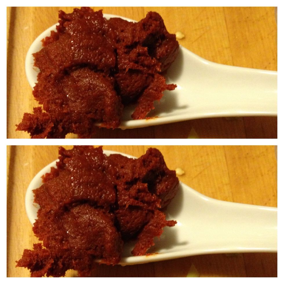 Prepare 2 tbsp of red curry paste and add 2 tbsp of water to mix with it.